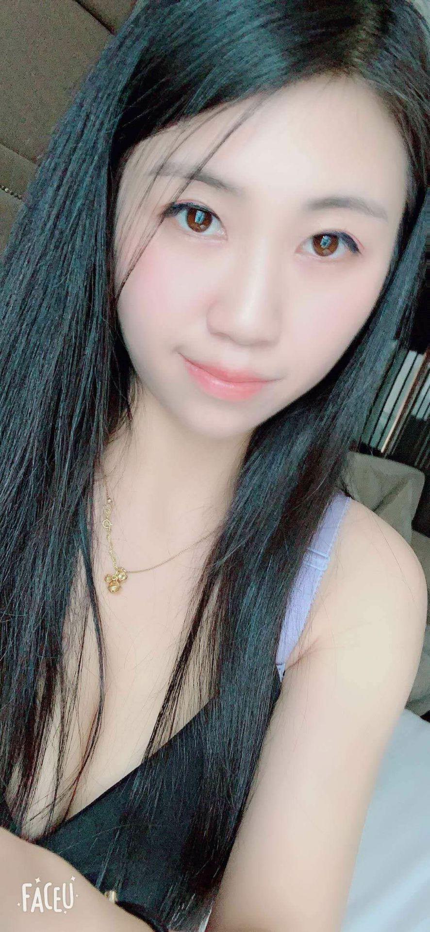 佛山禅城，年轻漂亮，D罩杯，腰细，真胸，很有弹性